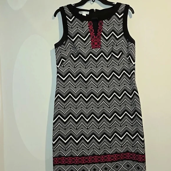 London Times black white pink chevron dress. Size 8. - Picture 1 of 7
